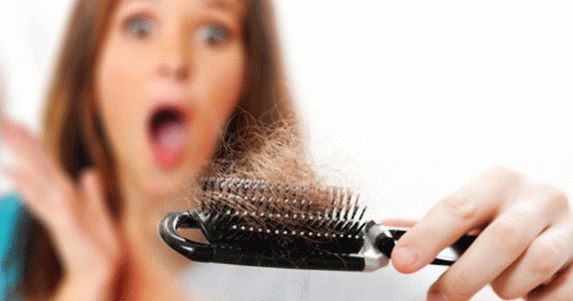 Yoğun Saç Dökülmesi ve Keratin Kaybı